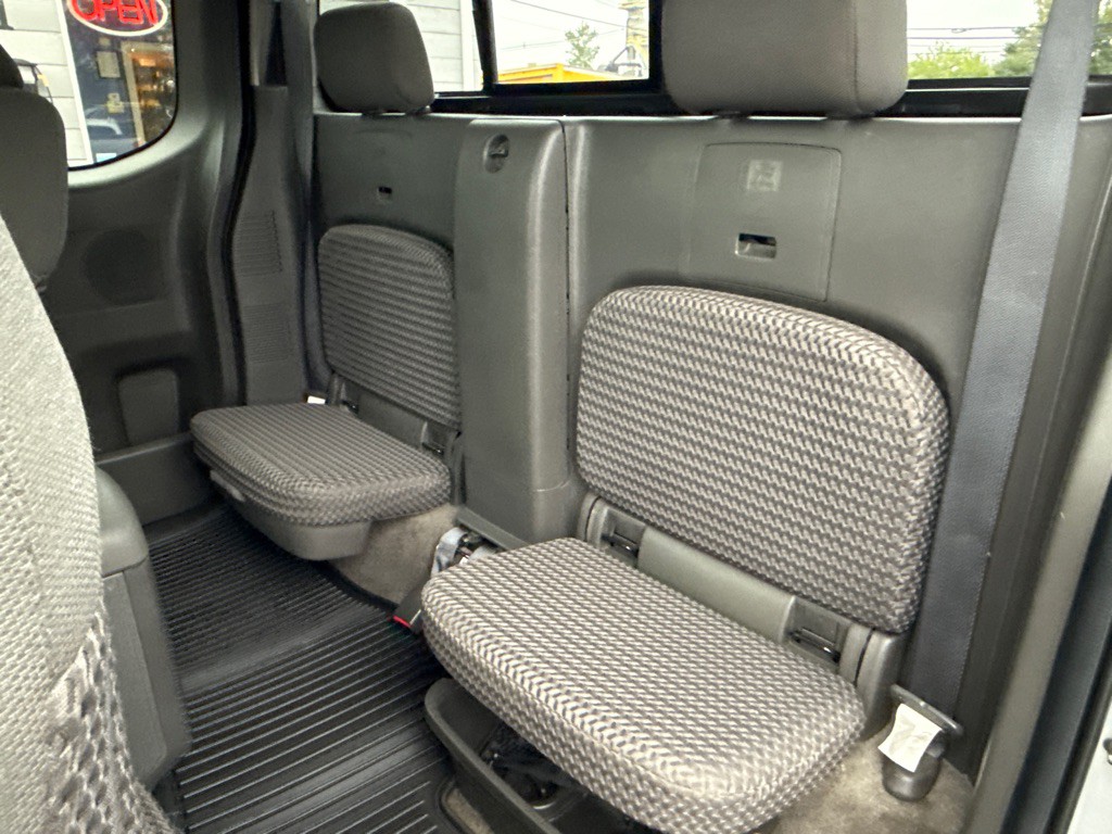 2016 Nissan Frontier Image 12