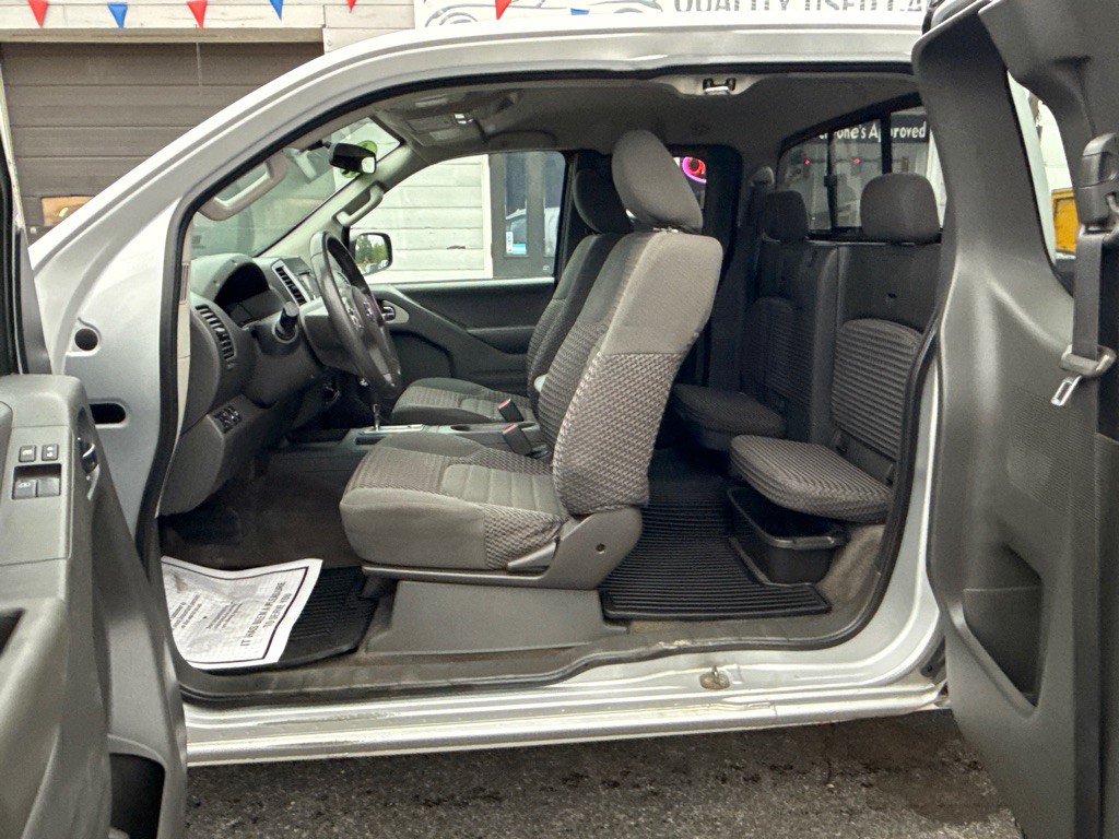 2016 Nissan Frontier Image 13