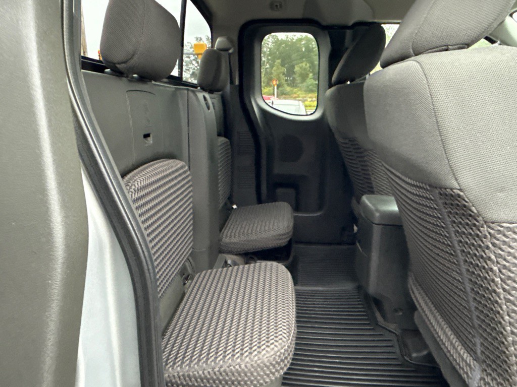 2016 Nissan Frontier Image 16