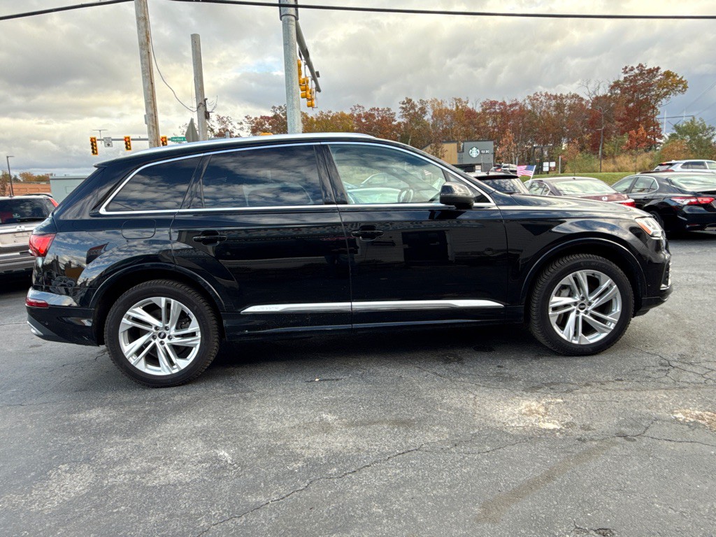 2022 Audi Q7 Image 6