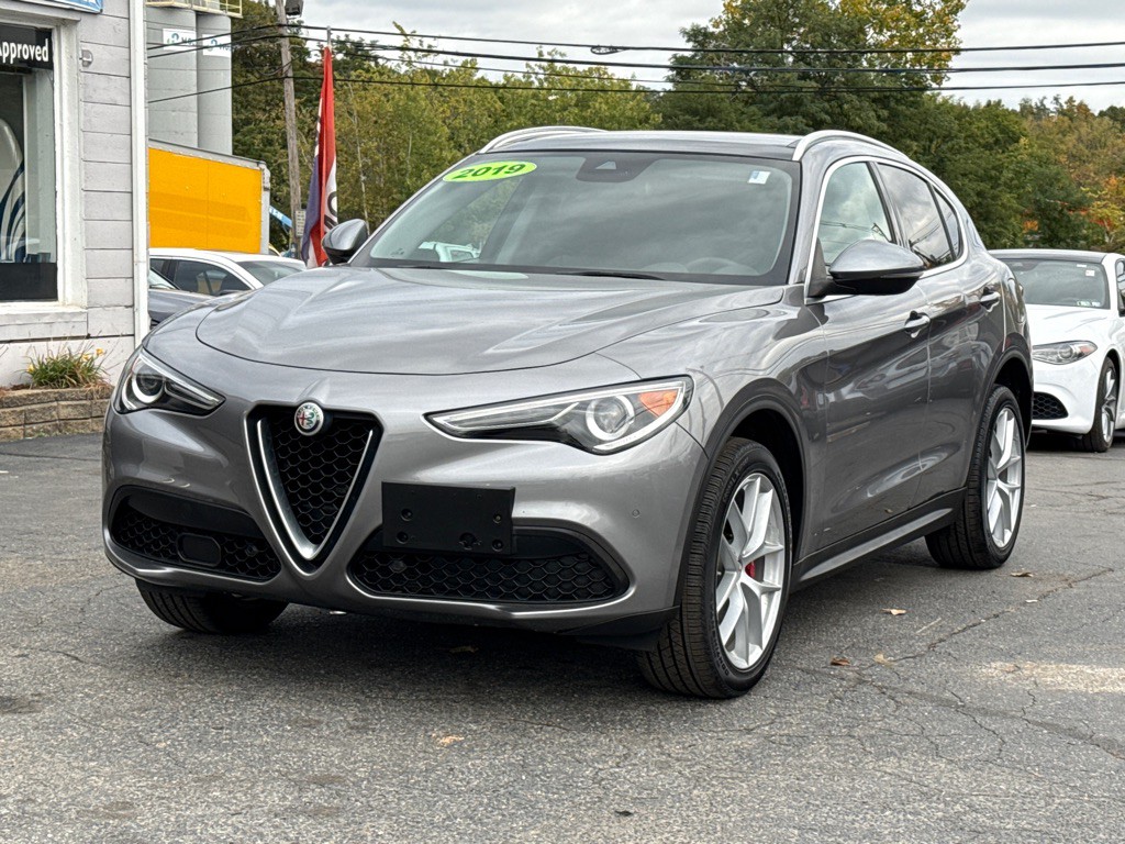 2019 Alfa Romeo Stelvio Image 1