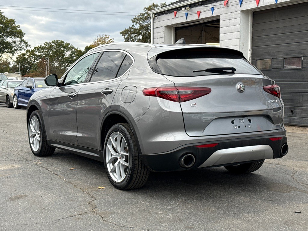 2019 Alfa Romeo Stelvio Image 4