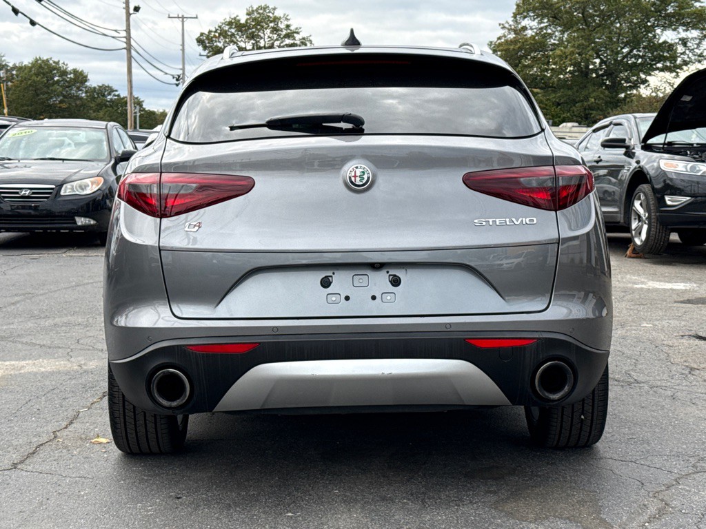 2019 Alfa Romeo Stelvio Image 5