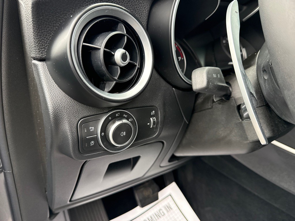 2019 Alfa Romeo Stelvio Image 11