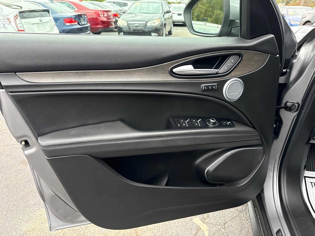 2019 Alfa Romeo Stelvio Image 13