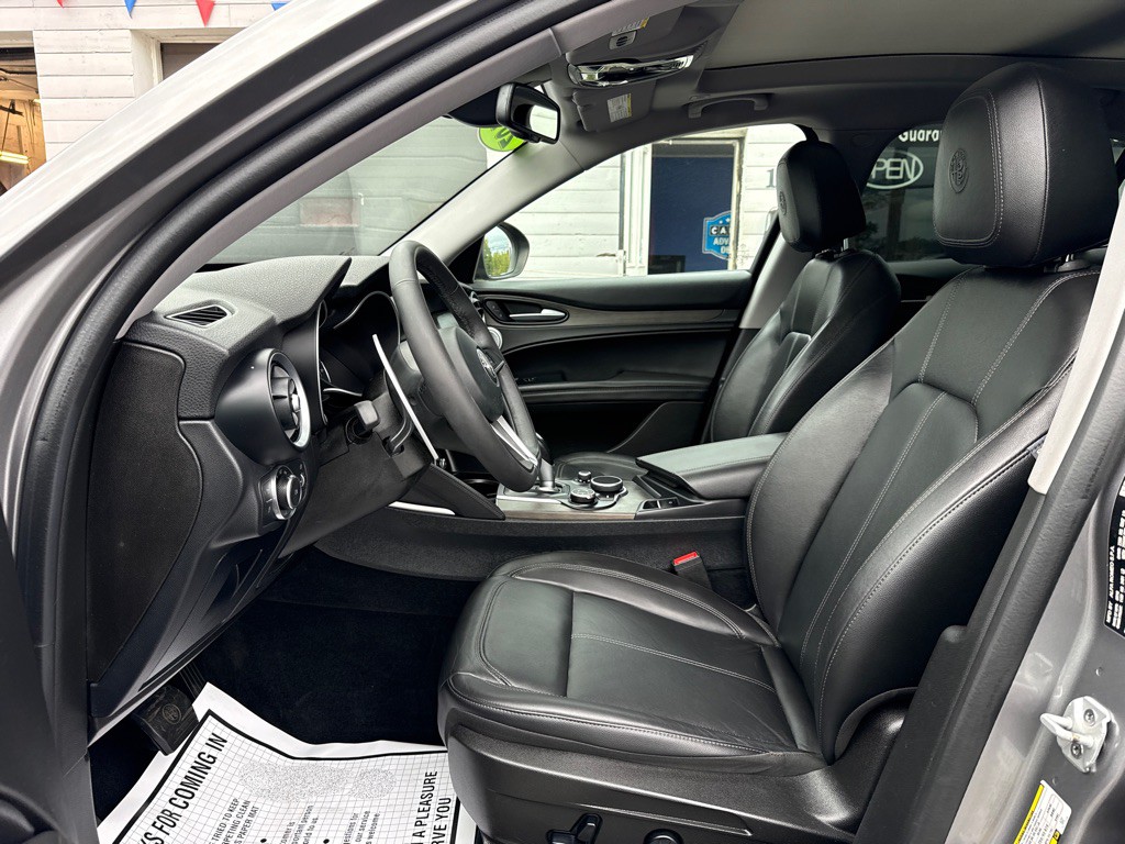 2019 Alfa Romeo Stelvio Image 16