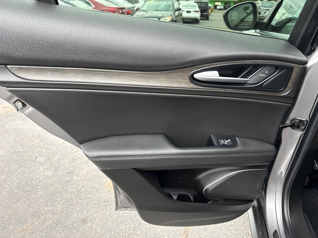 2019 Alfa Romeo Stelvio Image 17