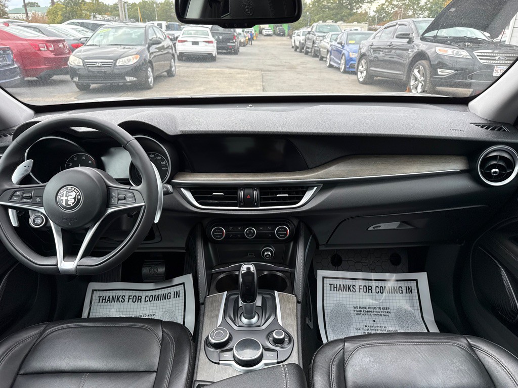 2019 Alfa Romeo Stelvio Image 24