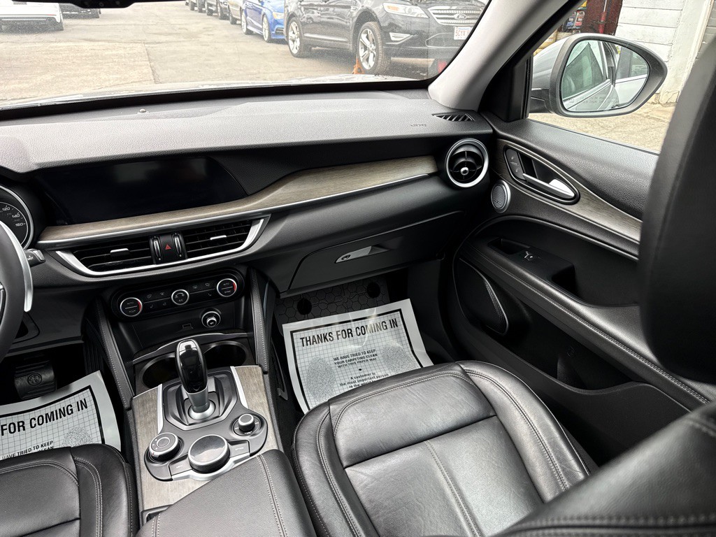 2019 Alfa Romeo Stelvio Image 27