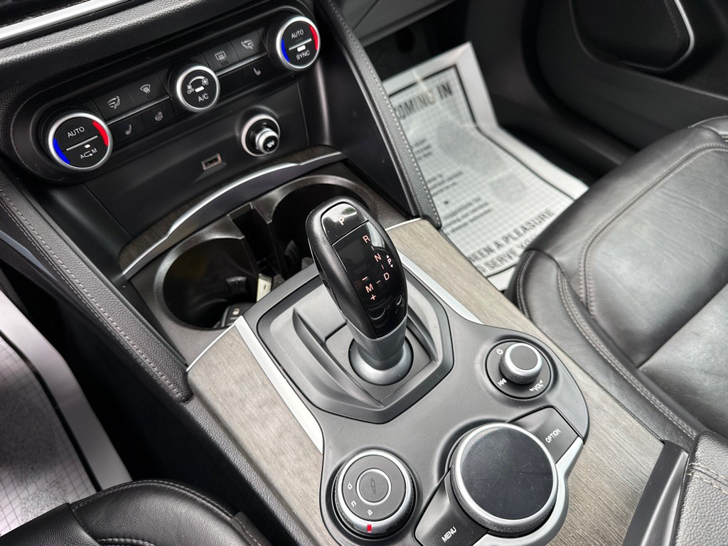 2019 Alfa Romeo Stelvio Image 32