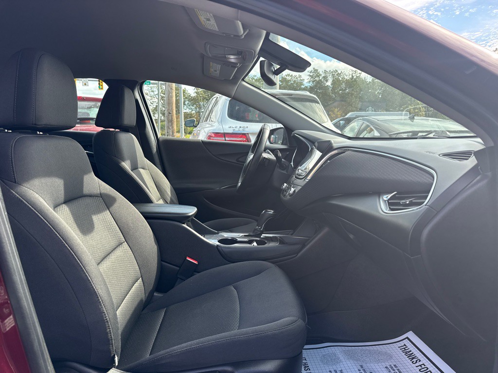 2016 Chevrolet Malibu Image 9