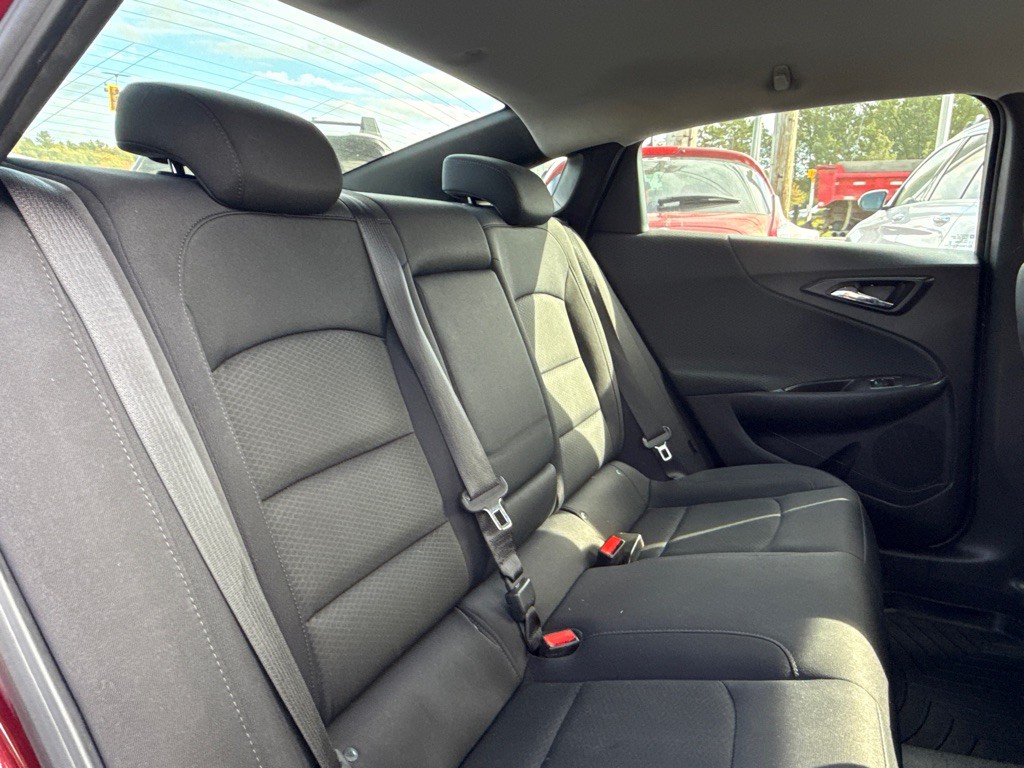 2016 Chevrolet Malibu Image 12