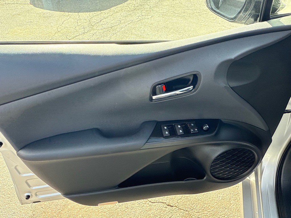 2016 Toyota Prius Image 16