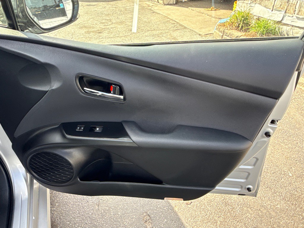 2016 Toyota Prius Image 29