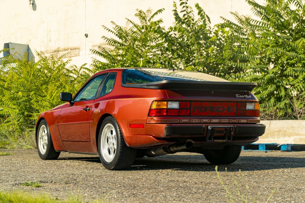 1986 Porsche 944 Image 5