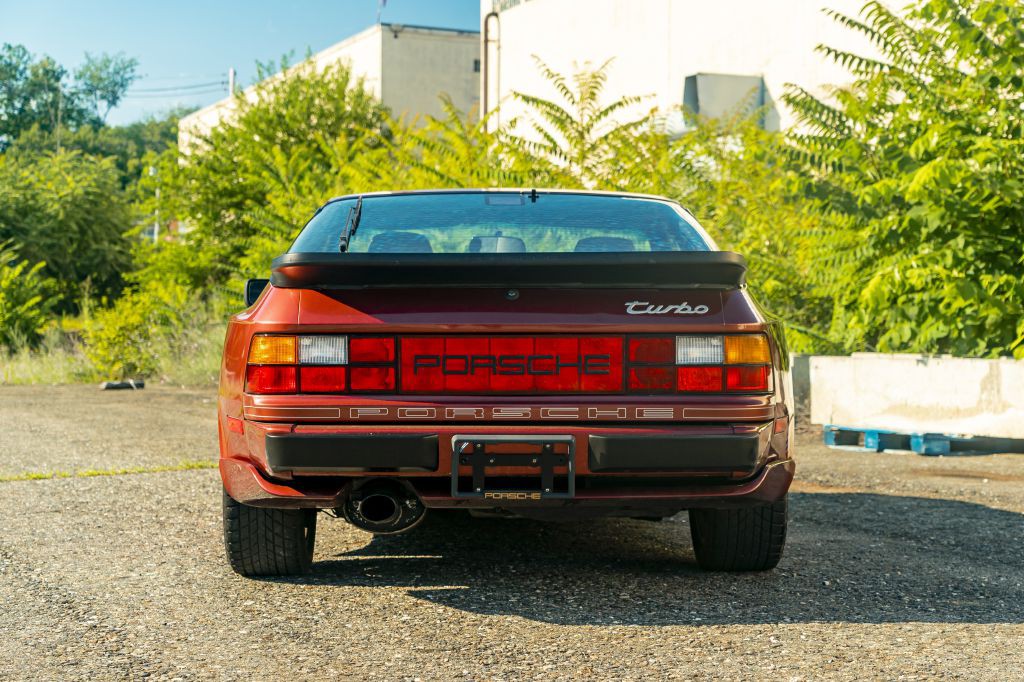 1986 Porsche 944 Image 6