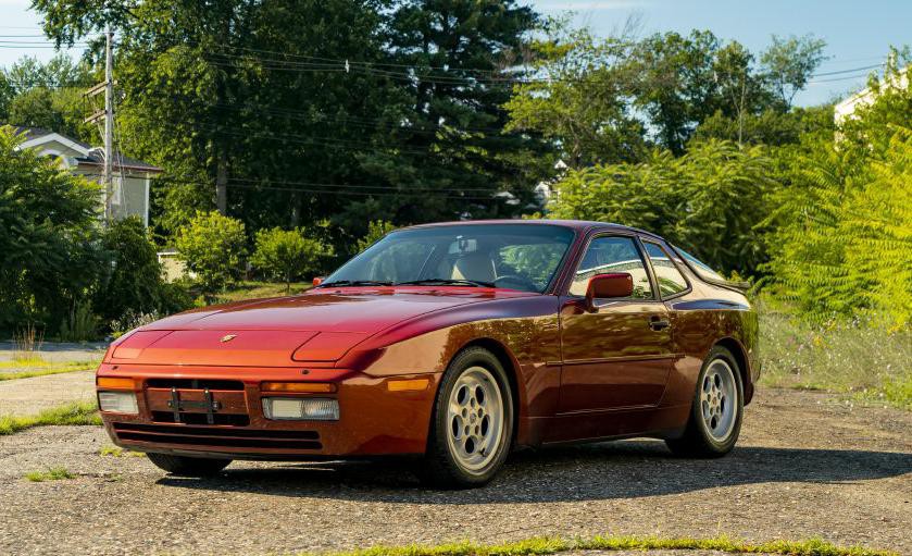 1986 Porsche 944 Image 2