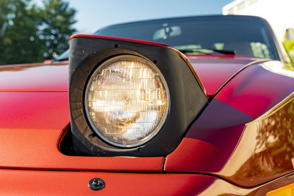 1986 Porsche 944 Image 18