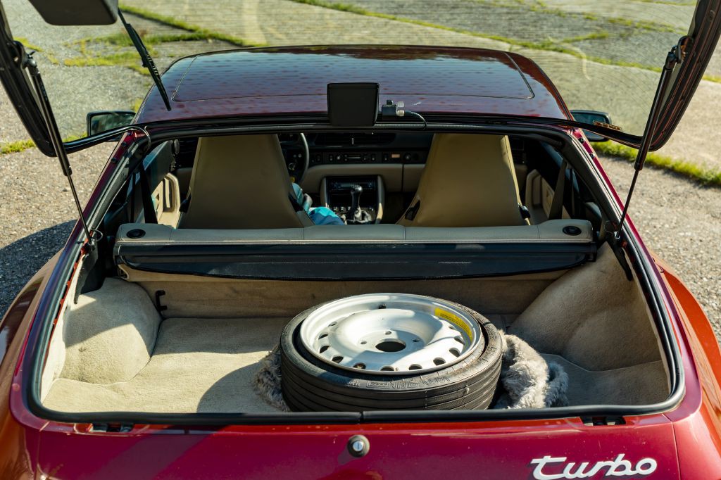 1986 Porsche 944 Image 34