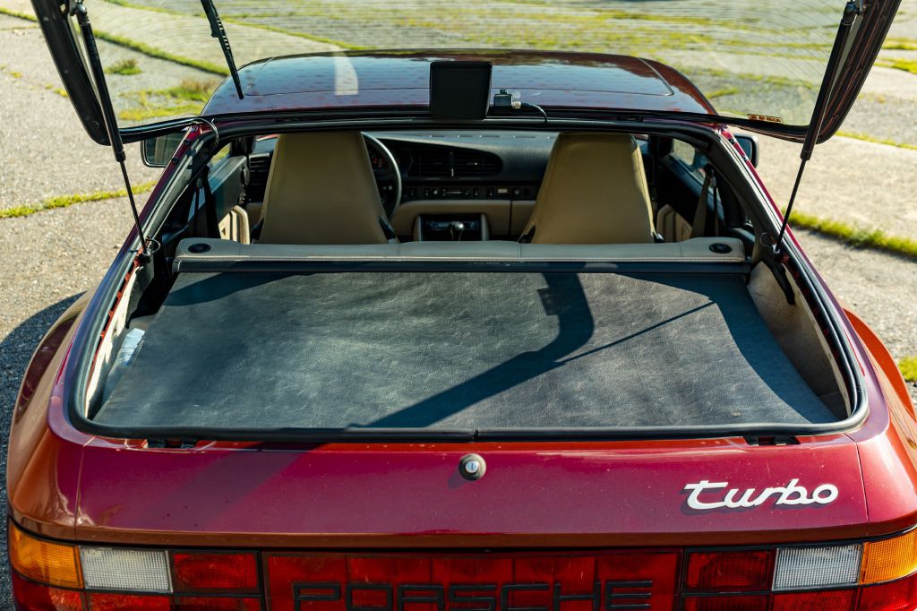 1986 Porsche 944 Image 36