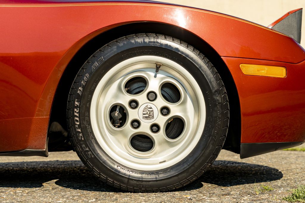 1986 Porsche 944 Image 42