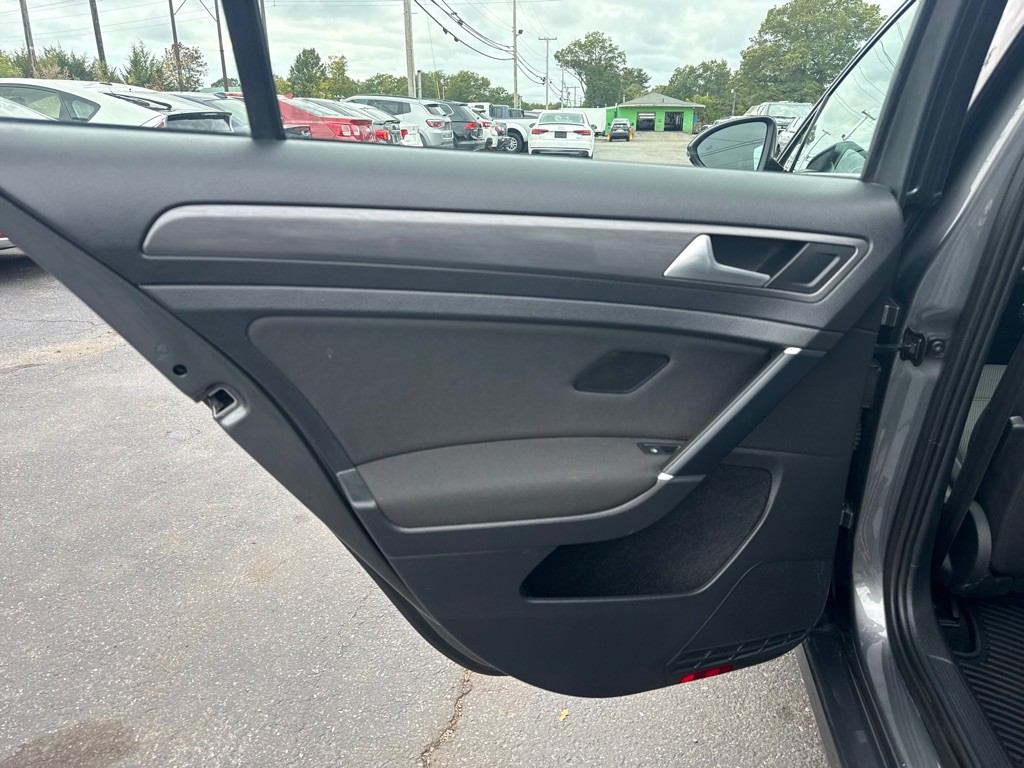 2019 Volkswagen Golf Image 30