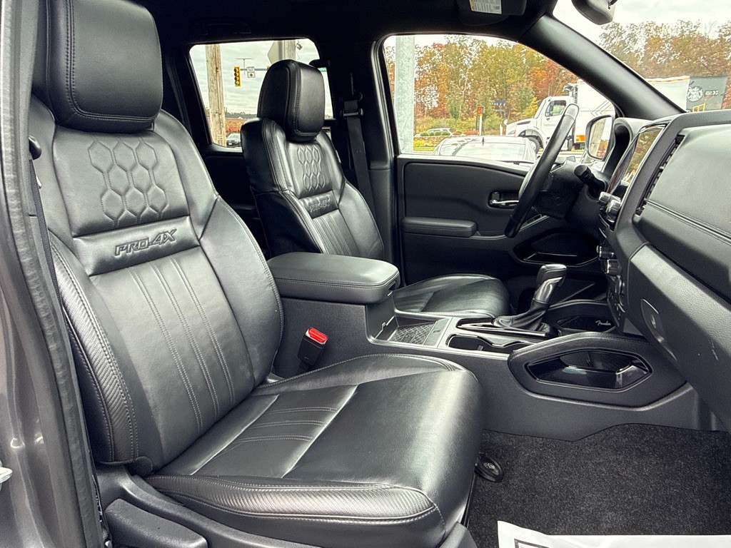 2022 Nissan Frontier Image 12