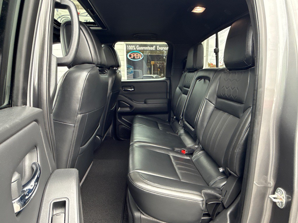 2022 Nissan Frontier Image 18