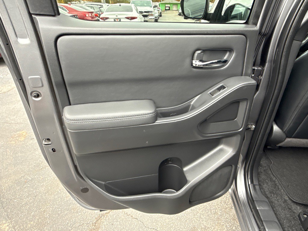 2022 Nissan Frontier Image 24