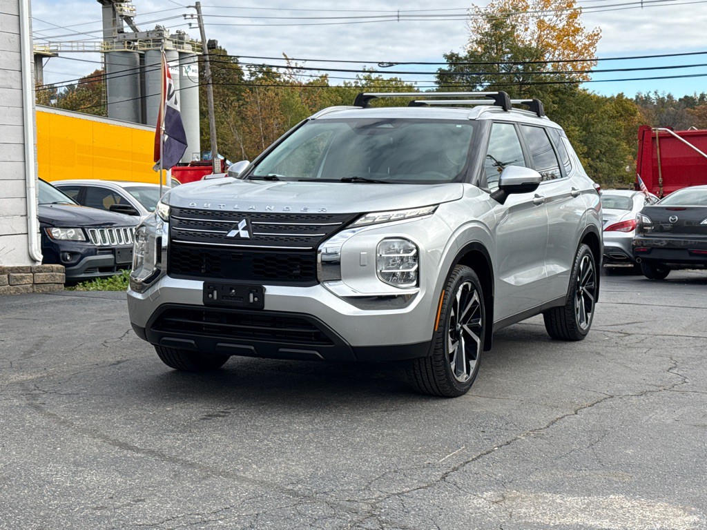 2022 Mitsubishi Outlander Image 1