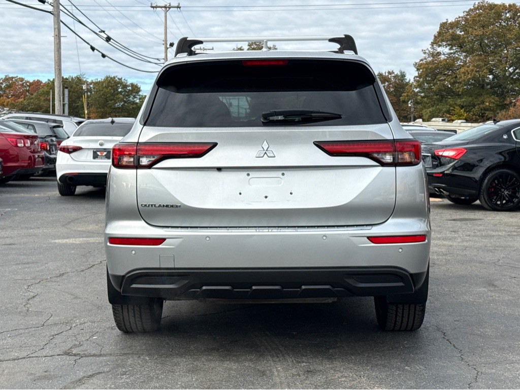 2022 Mitsubishi Outlander Image 4
