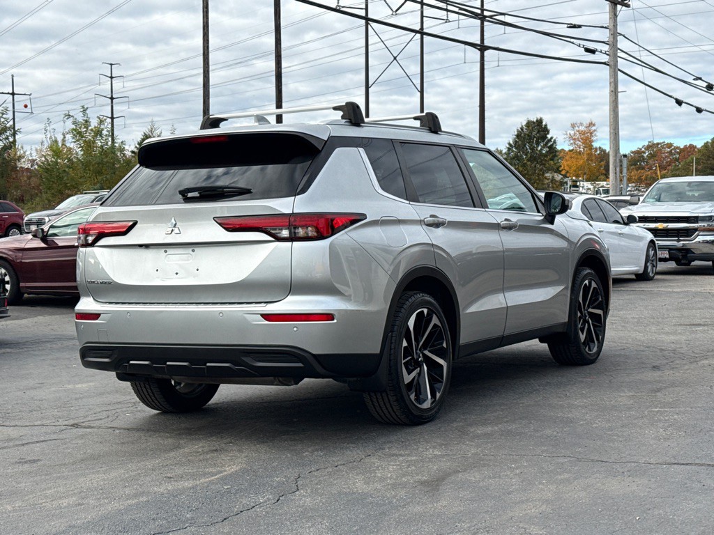 2022 Mitsubishi Outlander Image 5