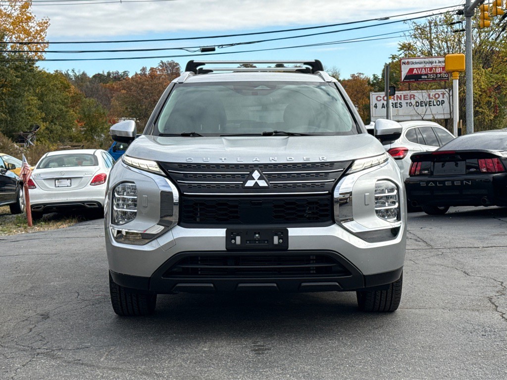 2022 Mitsubishi Outlander Image 8