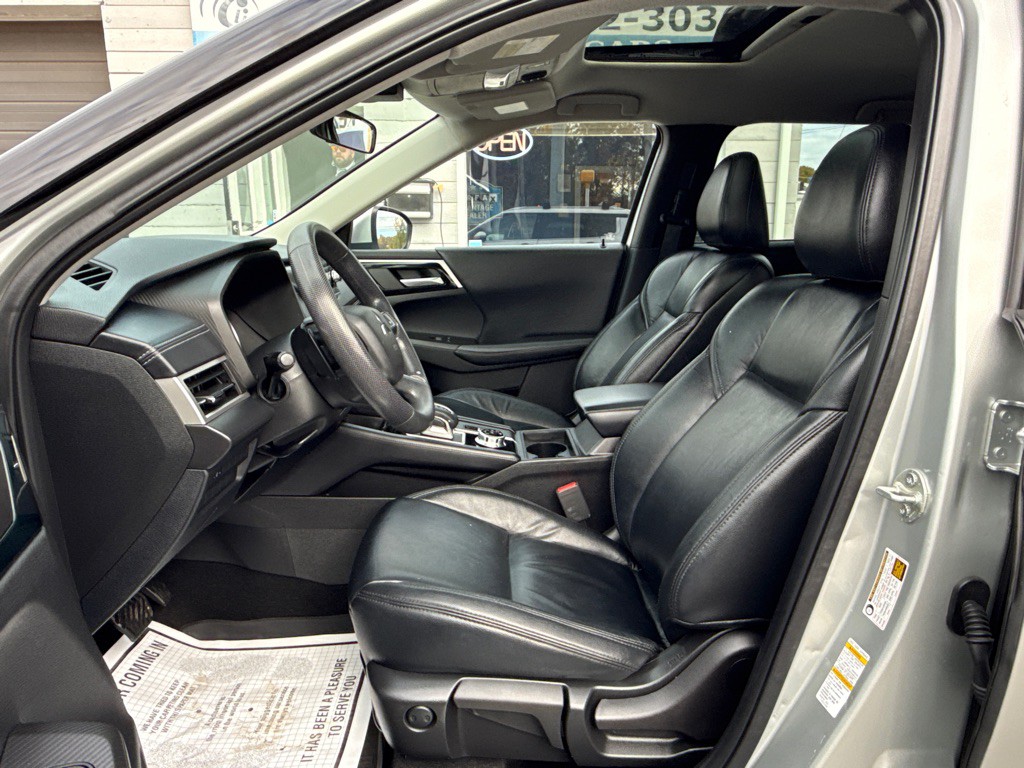 2022 Mitsubishi Outlander Image 9