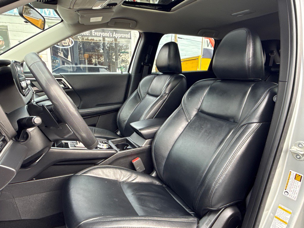 2022 Mitsubishi Outlander Image 10