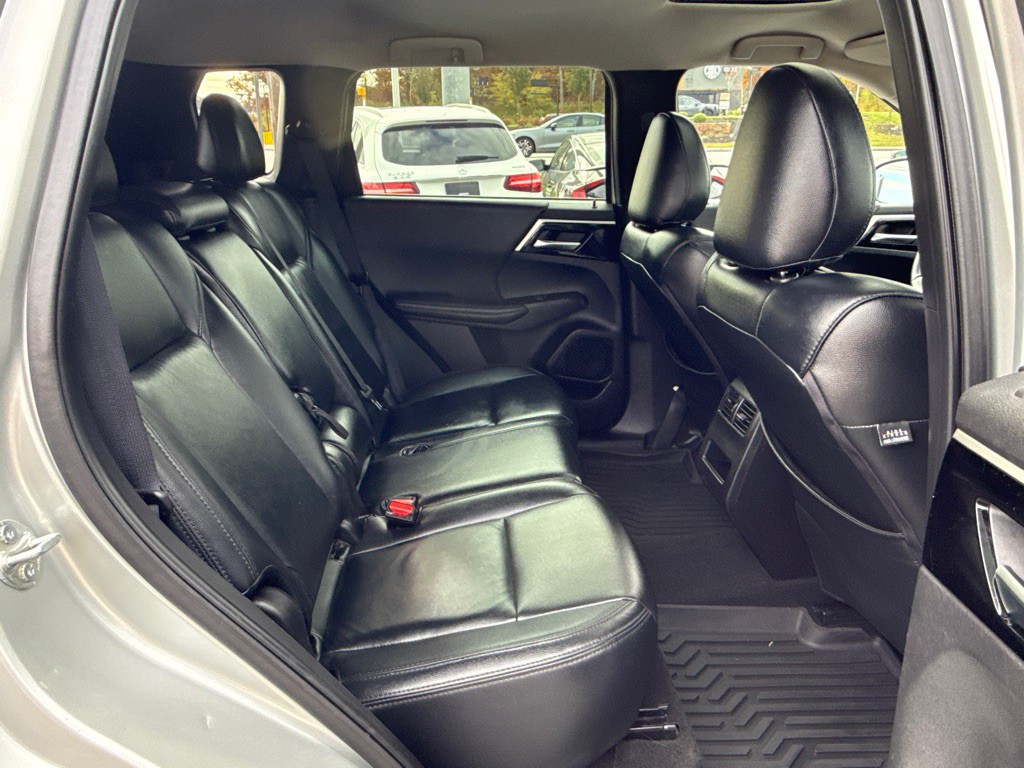 2022 Mitsubishi Outlander Image 13