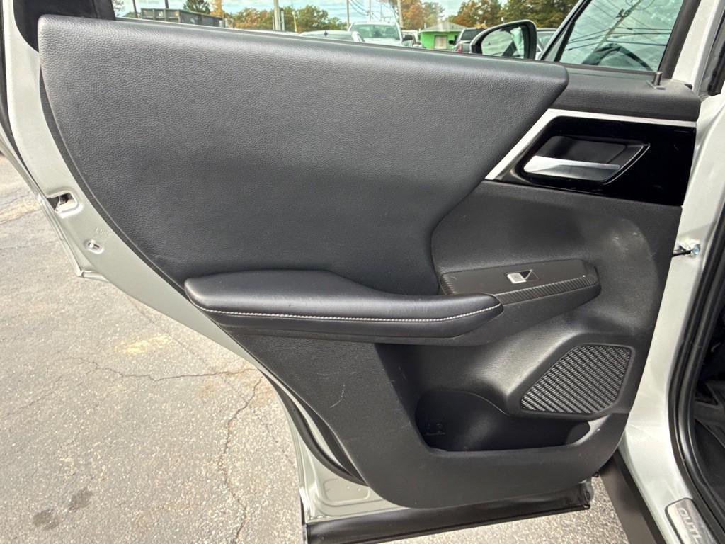 2022 Mitsubishi Outlander Image 23