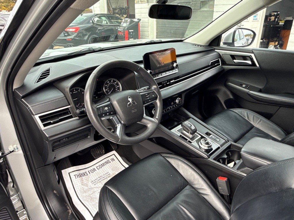 2022 Mitsubishi Outlander Image 33