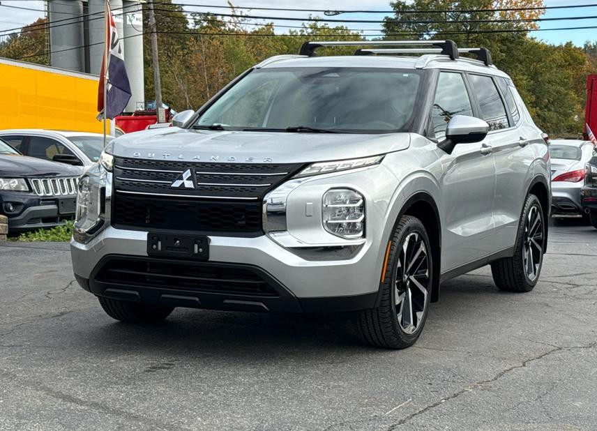 2022 Mitsubishi Outlander Image 1
