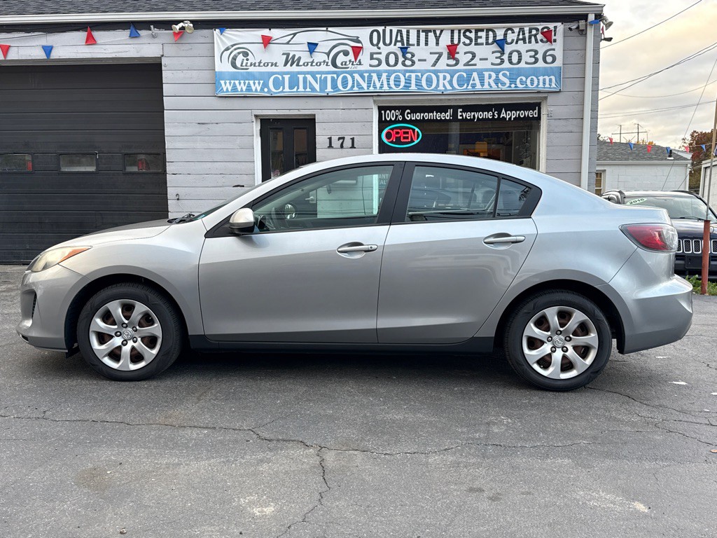 2013 Mazda Mazda3 Image 2