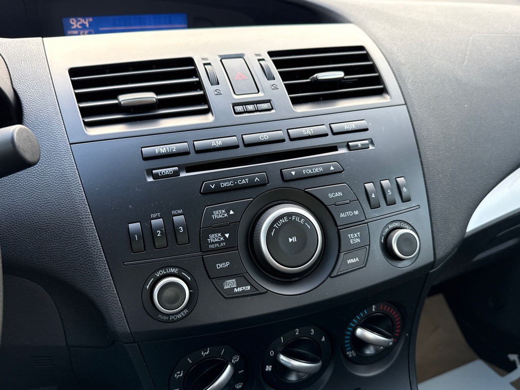 2013 Mazda Mazda3 Image 29