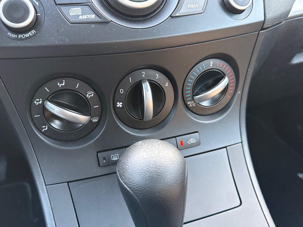 2013 Mazda Mazda3 Image 30