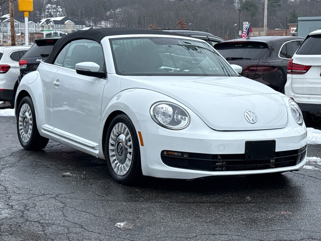 2015 Volkswagen Beetle Image 2