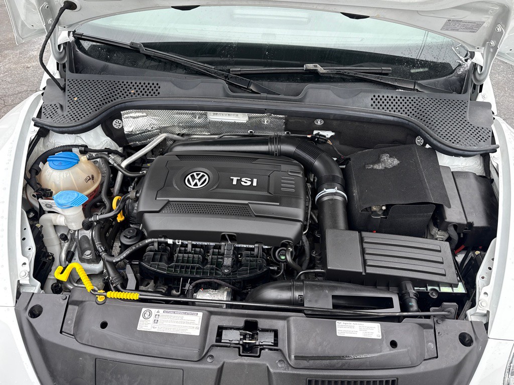 2015 Volkswagen Beetle Image 9