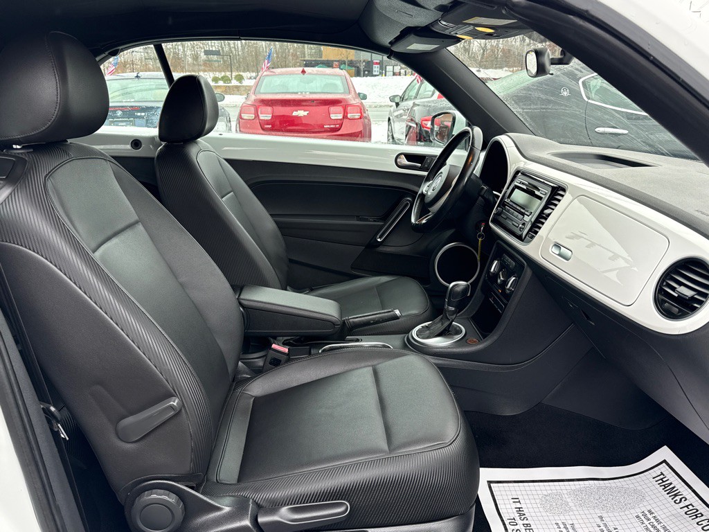 2015 Volkswagen Beetle Image 10