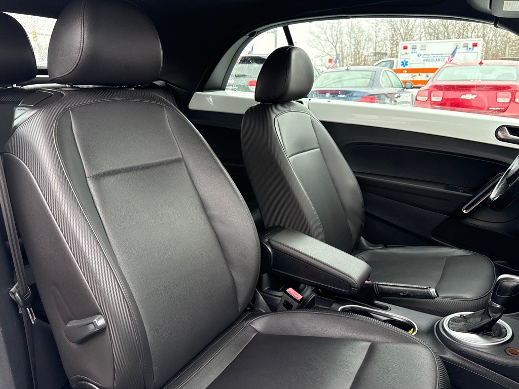 2015 Volkswagen Beetle Image 11