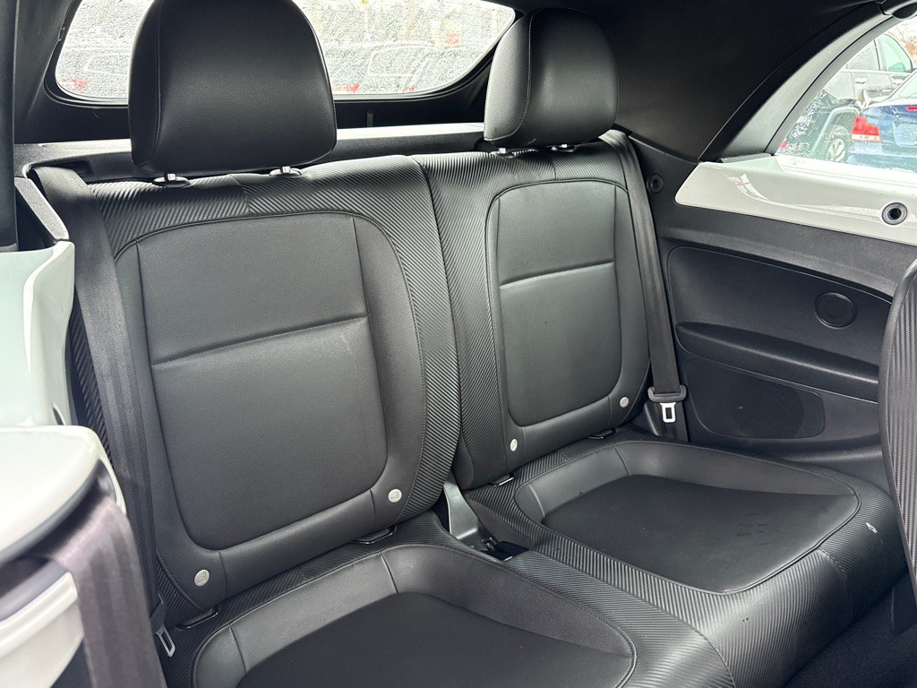 2015 Volkswagen Beetle Image 12