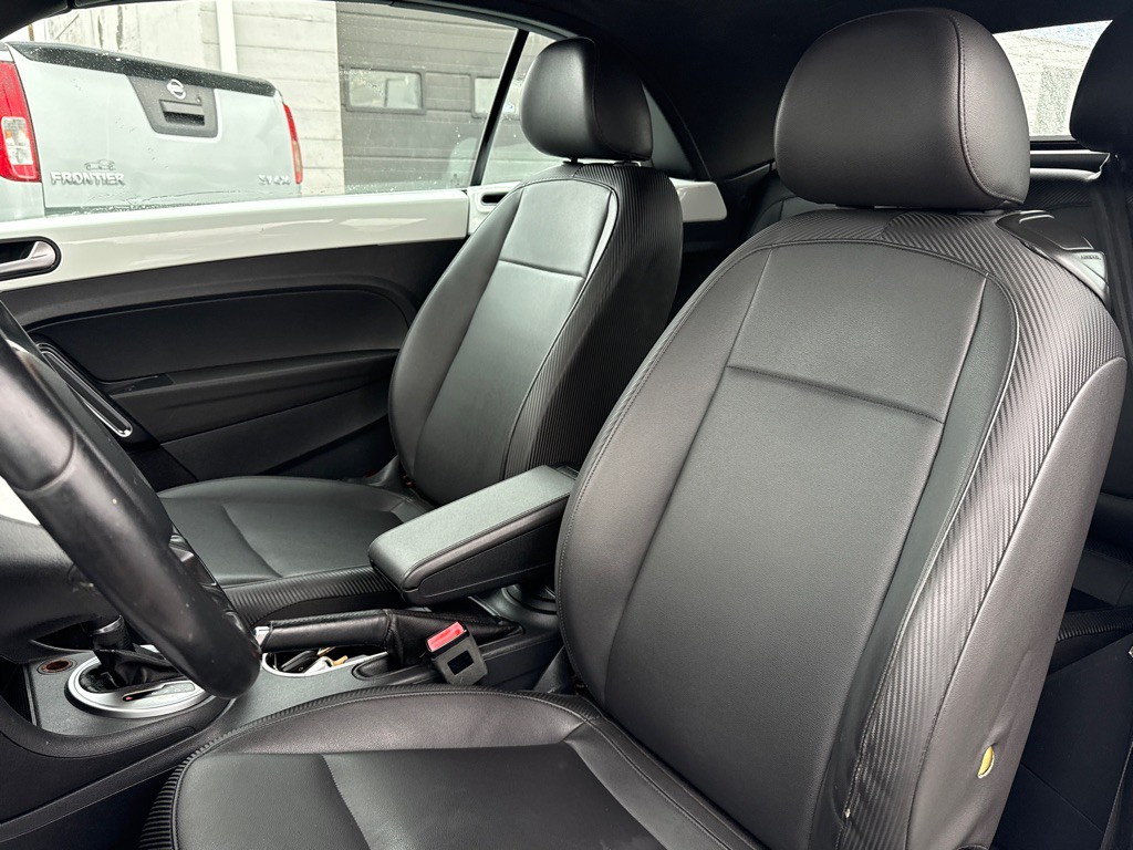 2015 Volkswagen Beetle Image 14
