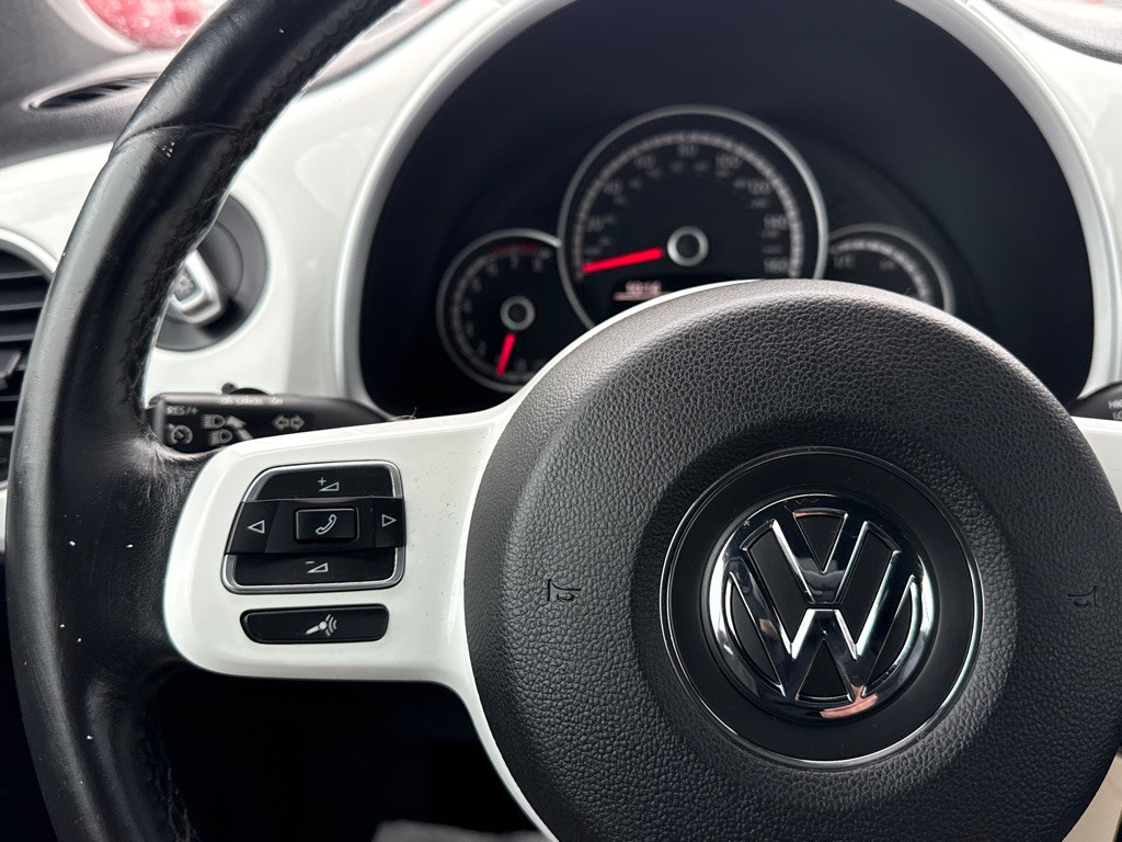 2015 Volkswagen Beetle Image 23