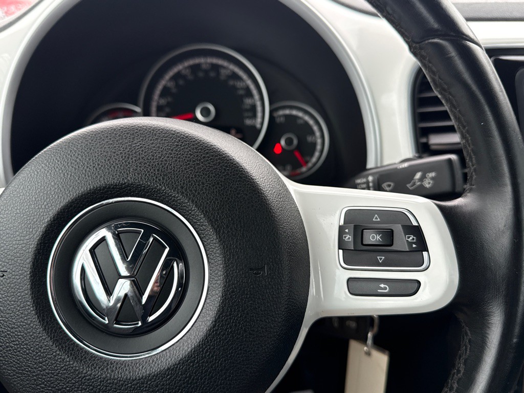 2015 Volkswagen Beetle Image 24
